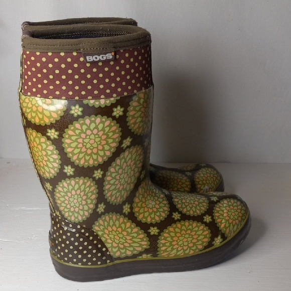 Floral Patterned Rain Boots - Picture 7 of 10